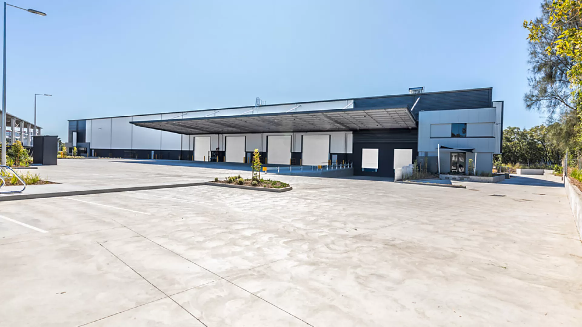 Industrial Warehouse External view Tradecoast